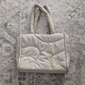 Thirtyyear drift tote in Pebble